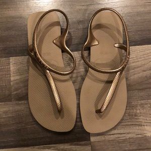 Havaianas flash sandals *MAKE AN OFFER*